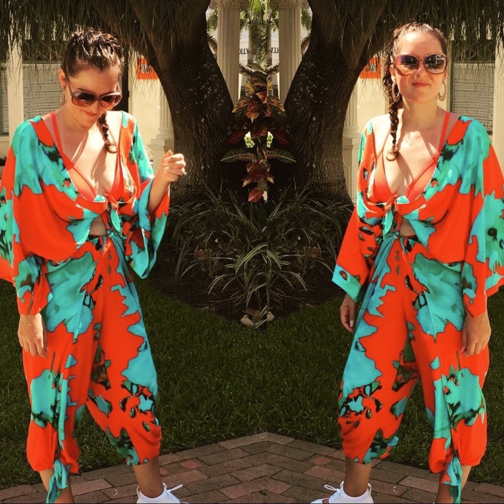 On the Road Resort Tropical Print Set